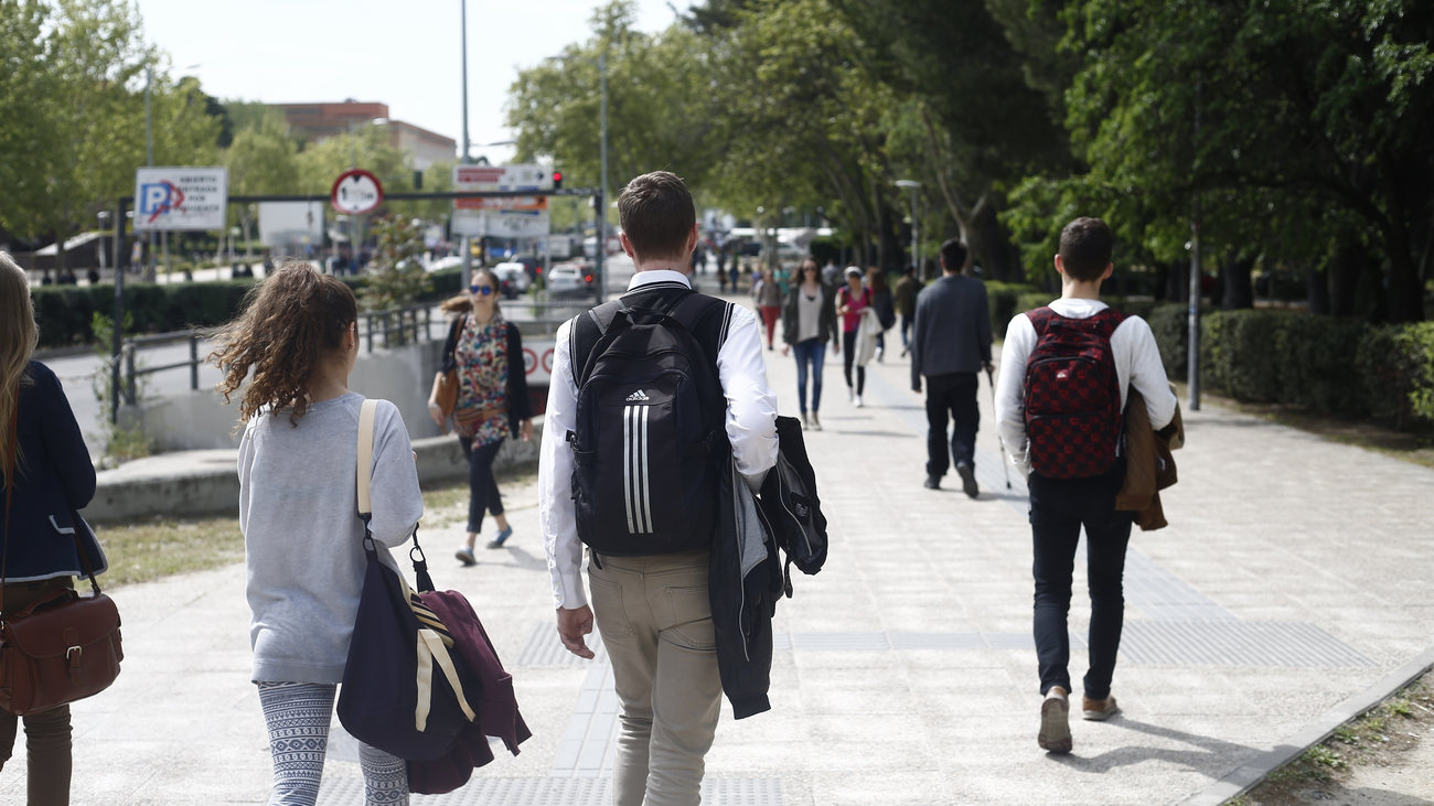 Los graduados de Filosofía en paro multiplican por 20 a los de Ingeniería electrónica, según un estudio