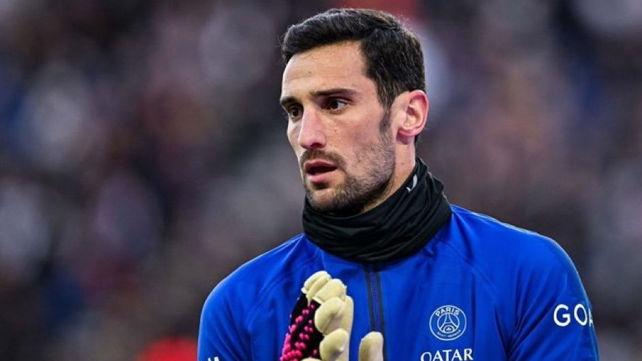 Sergio Rico sale del coma y se comunica con su familia mediante gestos