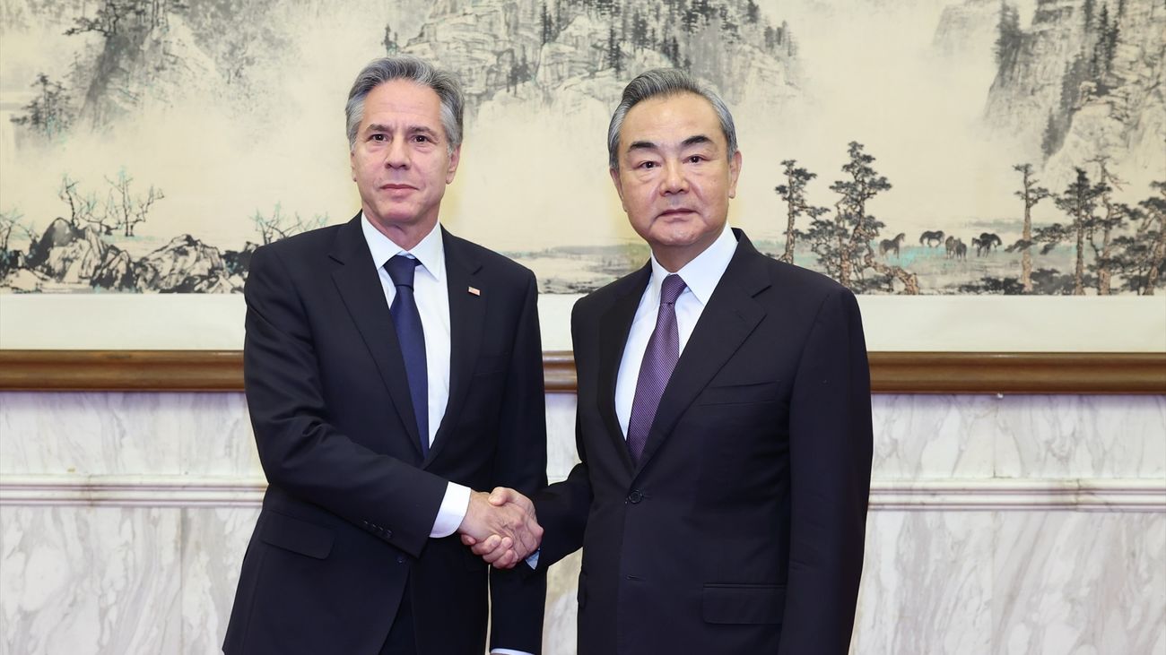 El secretario de Estado de Estados Unidos, Antony Blinken, en un encuentro en Pekín con Wang Yi, el principal asesor para política exterior del presidente de China, Xi Jinping