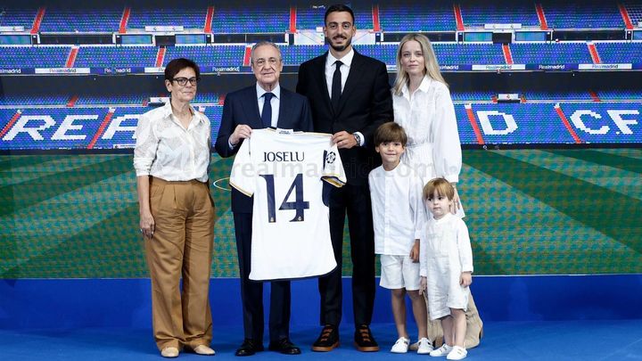 Florentino Pérez y Joselu con su familia / REAL MADRID