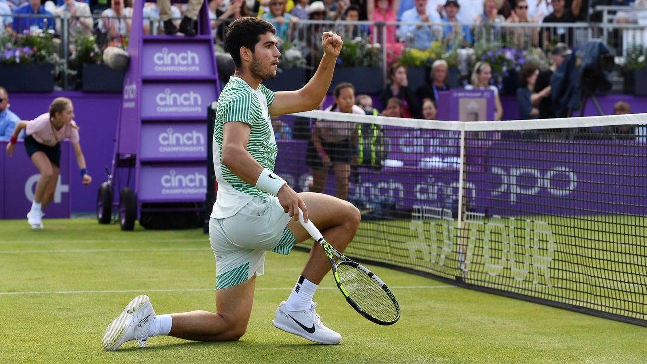 Alcaraz resurge en Queen's