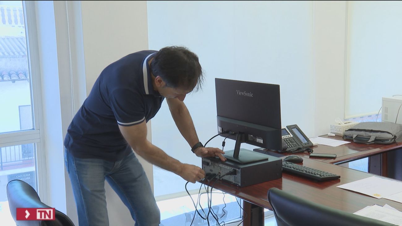 El nuevo alcalde de Arganda, sin ordenador en su despacho