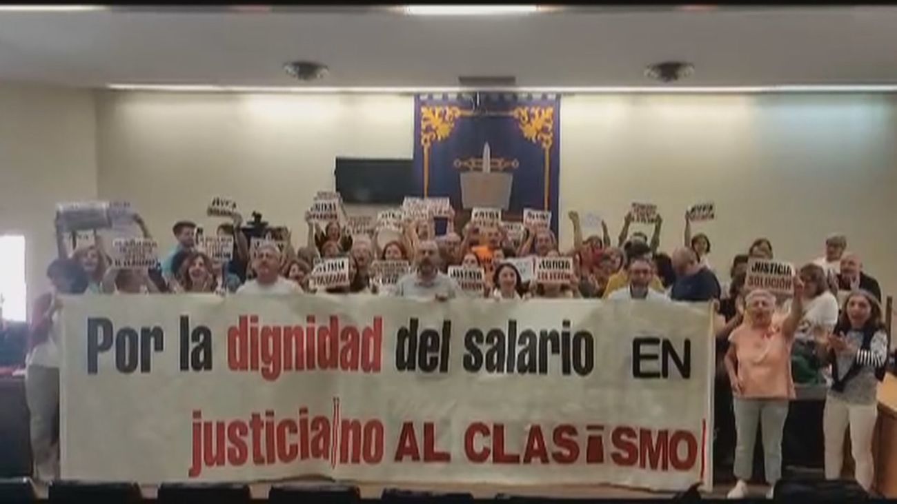 Los funcionarios de Justicia se encierran en Plaza de Castilla hasta que el Ministerio negocie