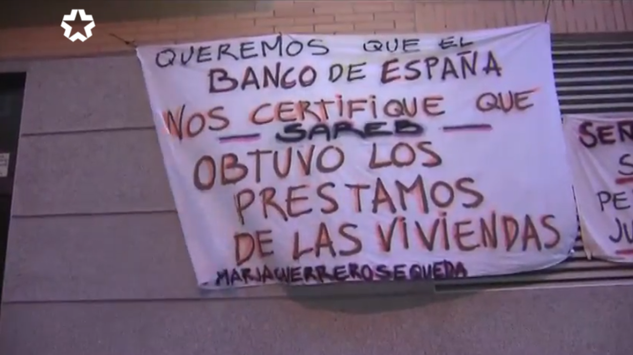 Pancarta de los vecinos afectados en la calle María Guerrero de Carabanchel , en febrero de 2020