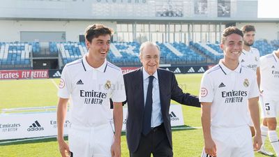 Florentino Pérez desea suerte al Castilla antes de la final por el ascenso