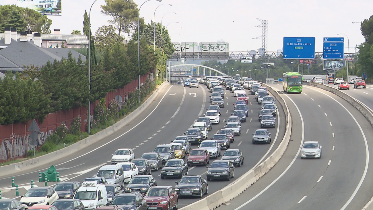 Fuertes retenciones en la A-6 y la A-3 este viernes