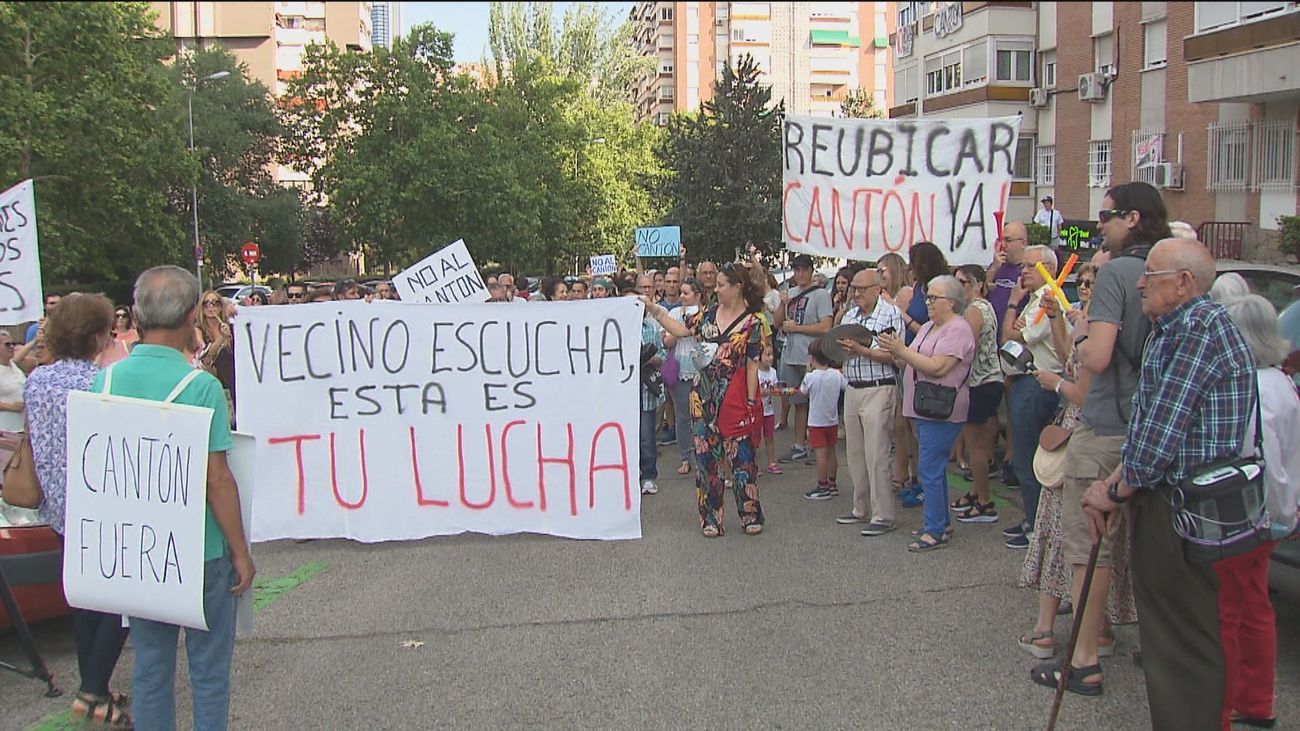 Vecinos del barrio de La Paz se oponen al cantón de limpieza en sus calles