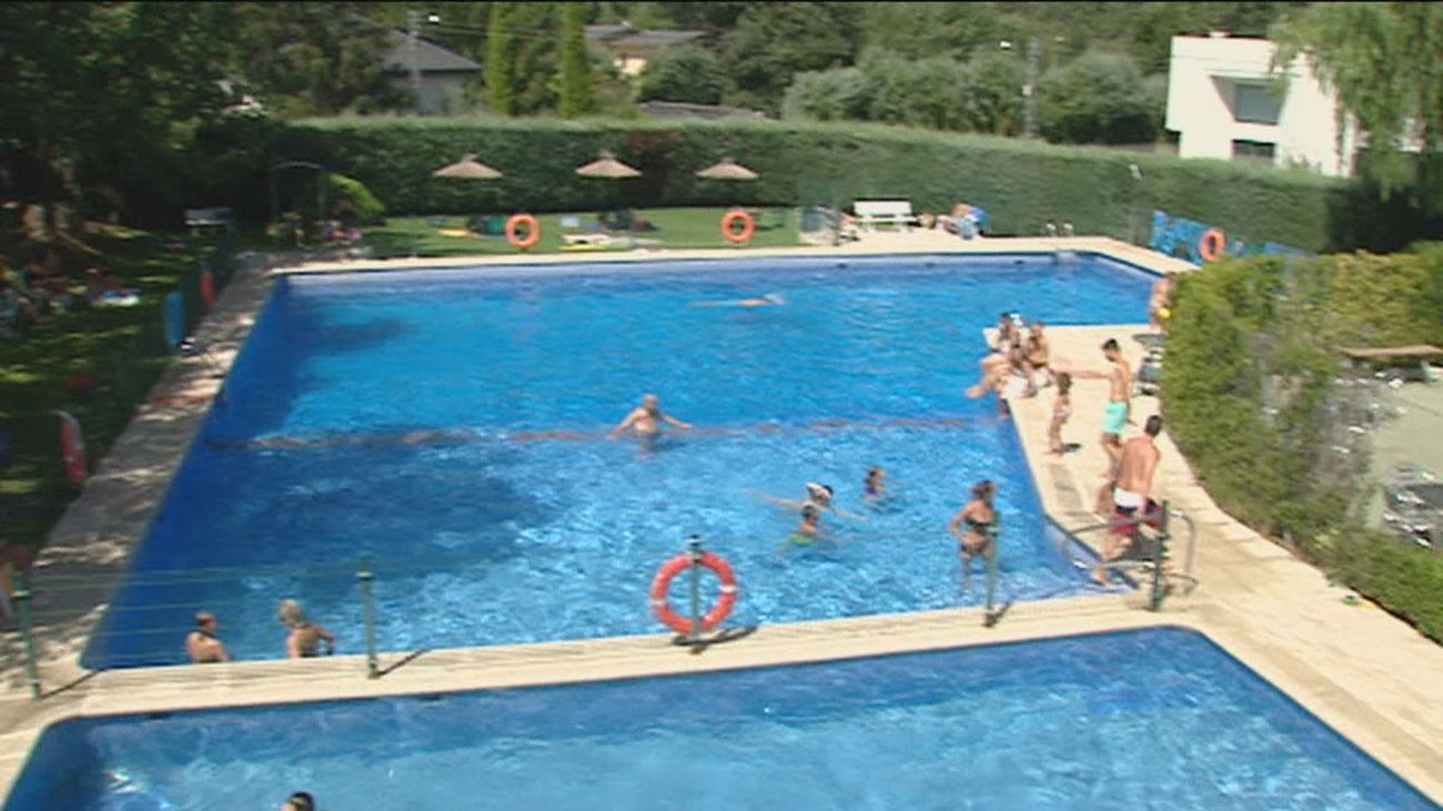 Piscinas comunitarias, ¿puede prohibirse el paso a los vecinos morosos?