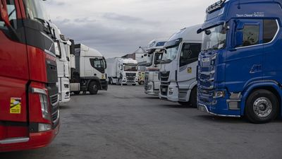 Los transportistas piden al Gobierno la prórroga  del descuento de 20 céntimos al carburante