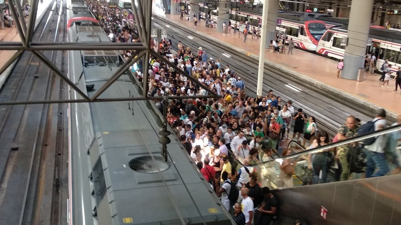 A más de 40 grados y atrapados en un tren de Cercanías