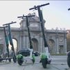 En busca del ladrón de patinetes de Madrid que los alquila y nunca los devuelve