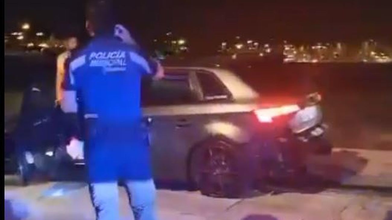 Una carrera ilegal junto al Metropolitano acaba con un coche siniestro