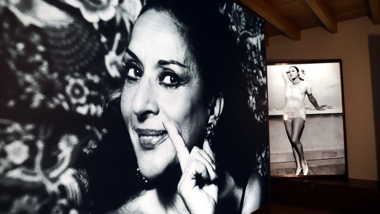 Lola Flores recibe el premio MADO