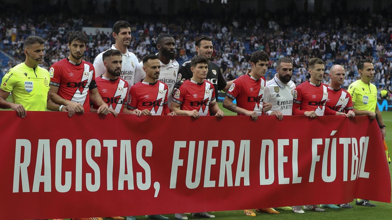 10.000 euros de multa por una pancarta racista contra Vinicius