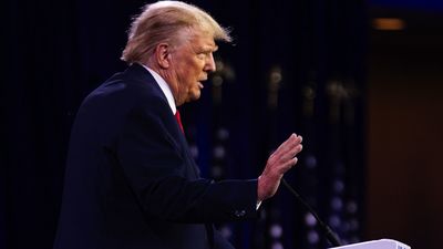 Trump admite en un audio  tener documentos "confidenciales"