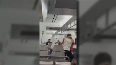 A puñetazos en un vagón de la línea C5 de Cercanías