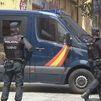 Operación policial en Lavapiés contra la  falsificación de ropa