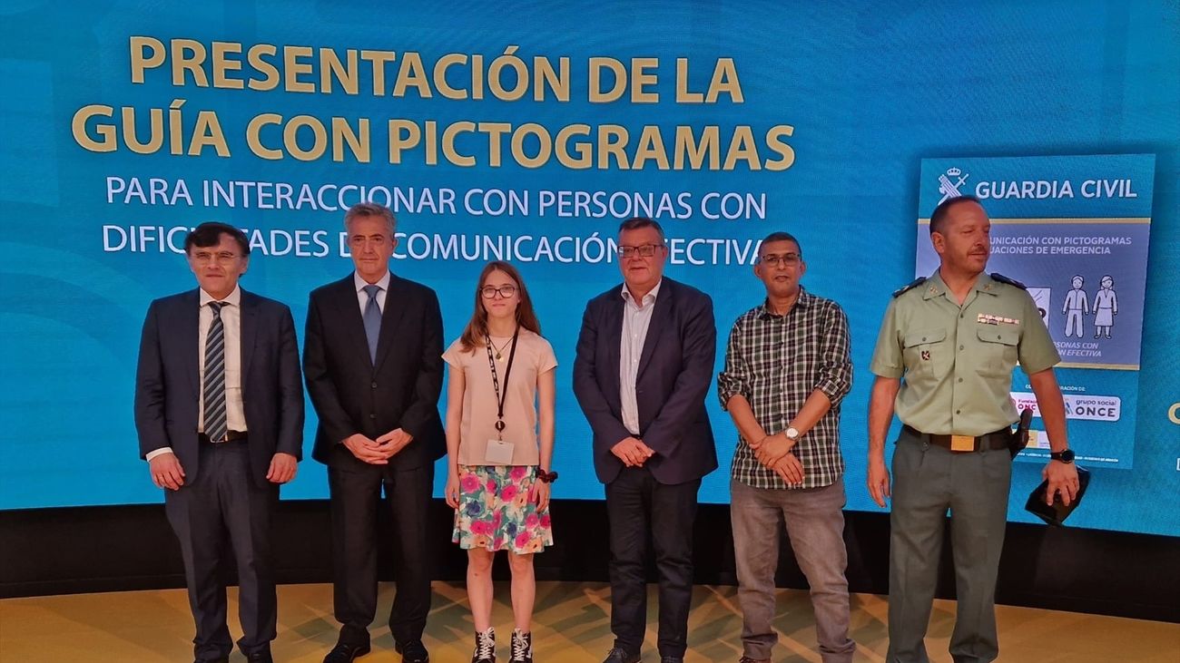La Guardia Civil y la Fundación ONCE presentan una guía con pictogramas para personas con dificultades cognitivas