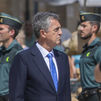 El director general de la Guardia Civil, Leonardo Marcos  pasa revista mientras preside la toma de posesión del nuevo jefe de la Comandancia en Soria, el teniente coronel Sergio Peñarroya, en la plaza mayor de Soria este lunes
