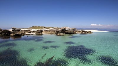 El secreto mejor guardado de Galicia: descubre la isla de Areoso y su belleza tropical