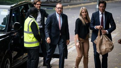 Comienza el mediático juicio contra Kevin Spacey, ¿De qué le acusan?