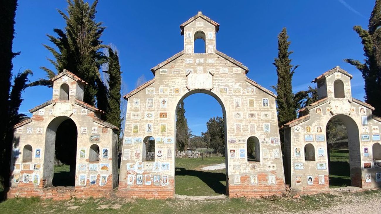 El Monumento a los Ojos, en Ambite