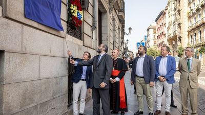 Inaugurada la nueva placa de Calderón de la Barca en Madrid, con tensión dramática incluida