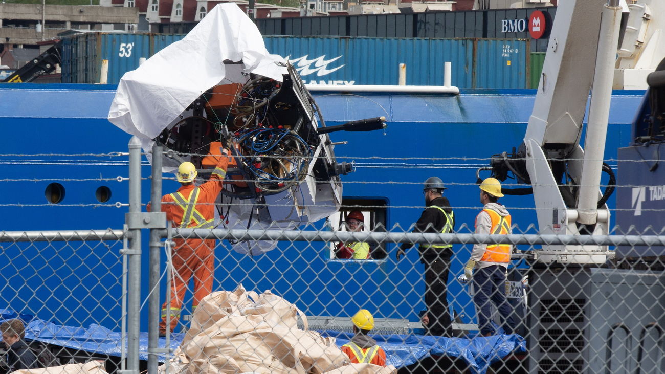 Encuentran posibles restos humanos entre los escombros del 'Titán' que llegaron a Canadá