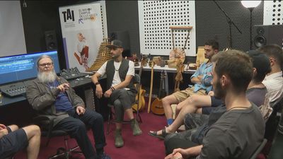 Gustavo Santaolalla imparte un taller para recuperar instrumentos olvidados