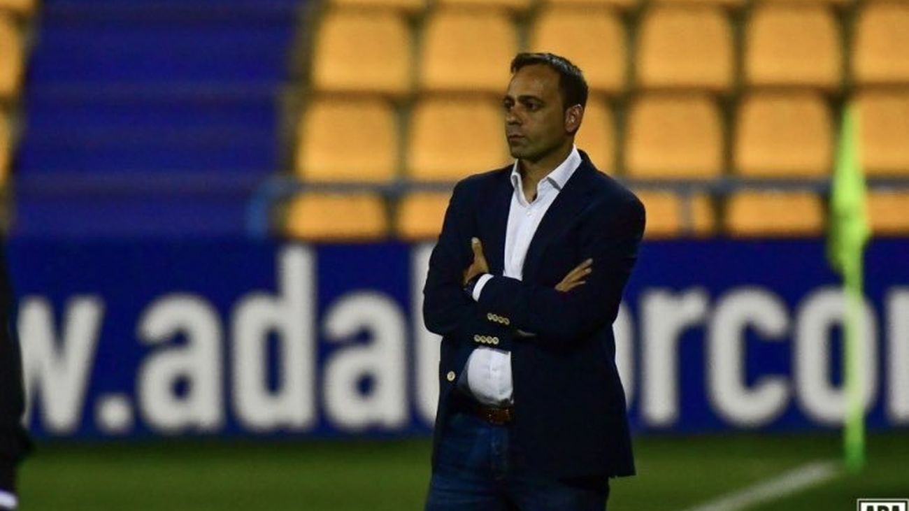 Fran Fernández seguirá al frente del Alcorcón en el regreso a Segunda