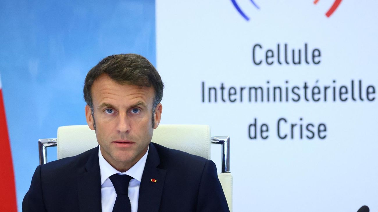Macron pide "responsabilidad" a los padres para rebajar la tensión en Francia