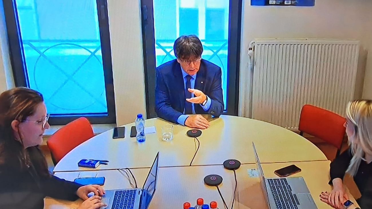 Atrasada la testifical de Puigdemont en el juicio a su escolta por falta de un traductor