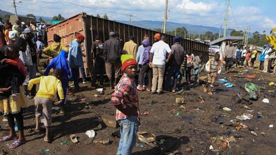 52 muertos tras arrollar un camión a vehículos y peatones en Kenia