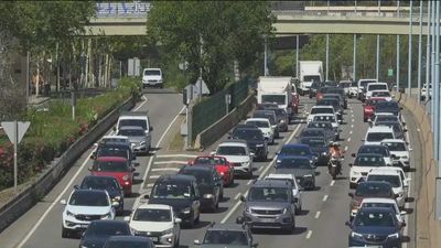 Tráfico intenso y algunos atascos en las carreteras madrileñas este sábado