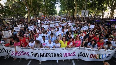 Miles de personas celebran el Orgullo en el centro de Madrid