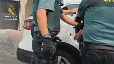 Detenido escondido entre mantas en un armario tras maltratar a su pareja