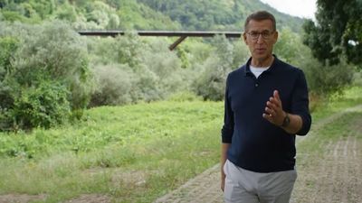 Feijóo se presenta  en un vídeo como "candidato a la Presidencia de todos los españoles"