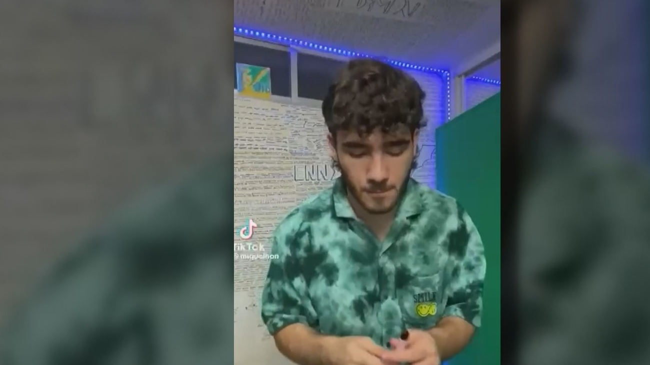 El 57% de los jóvenes españoles fuman debido al 'humo digital'