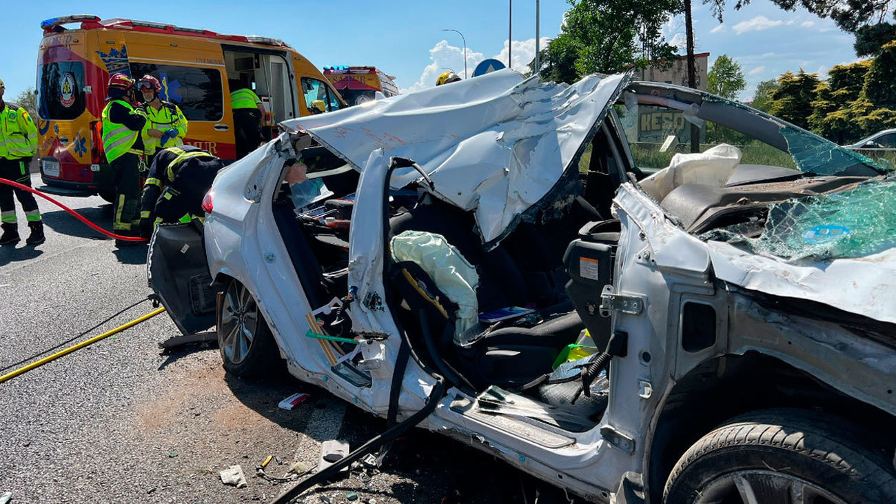 Retenciones en la M-40 por el vuelco de un camión y en la A-6 por un accidente en la salida de Madrid