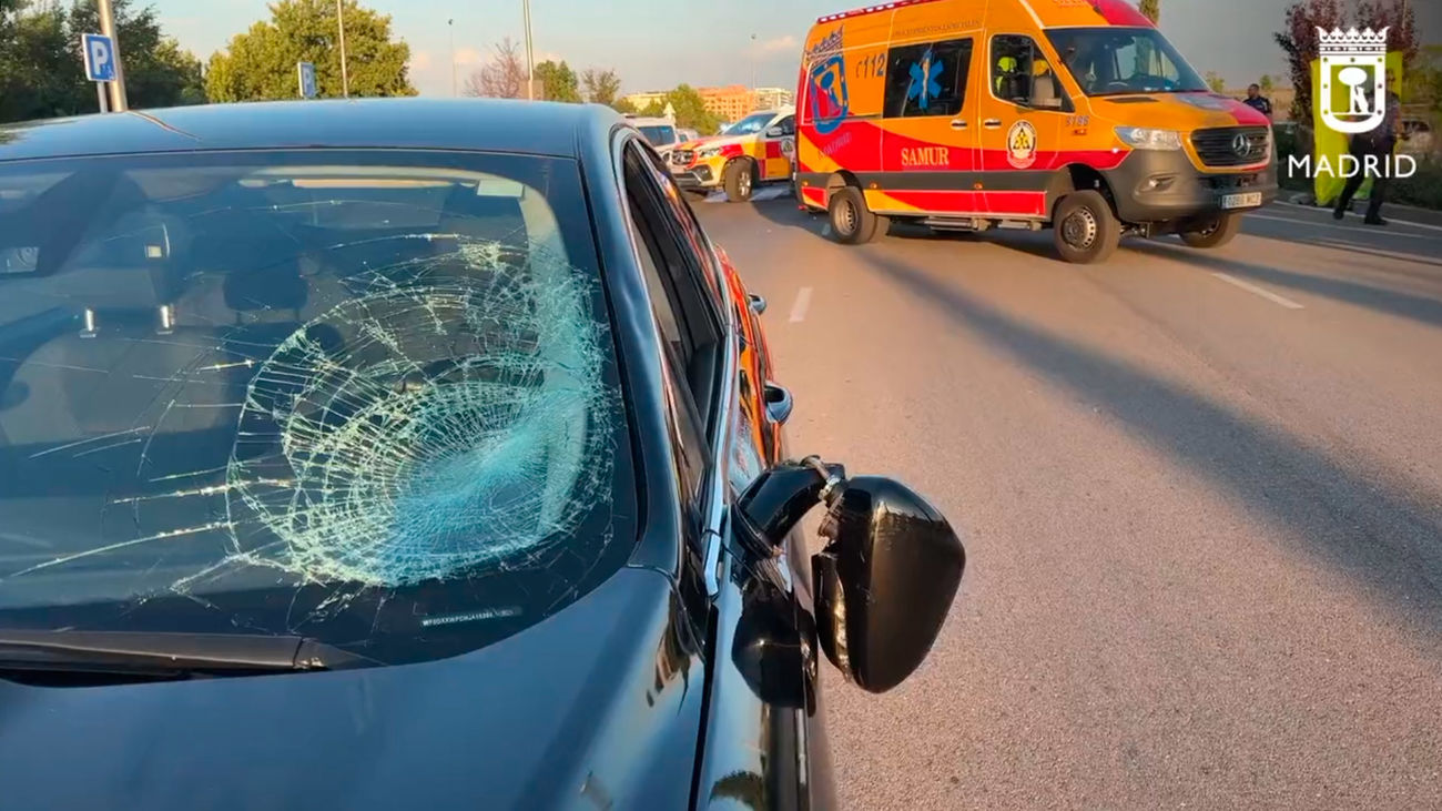 Estado de la luna del VTC que ha atropellado a un hombre de 30 años en Villa de Vallecas