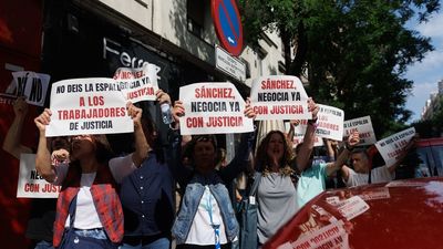 Los funcionarios judiciales suspenden la huelga