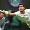 Alcaraz supera con creces a Chardy en su debut en Wimbledon