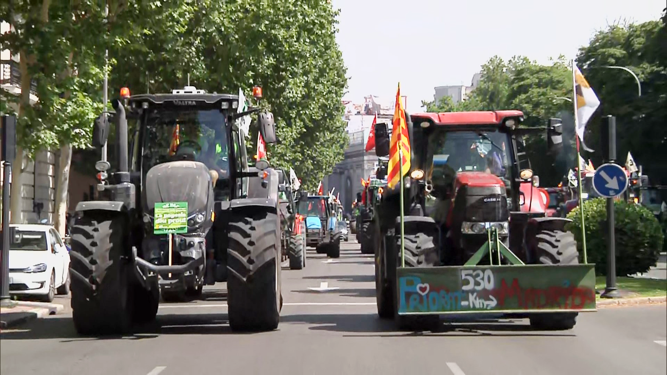 Largos atascos tras la tractorada de agricultores hasta el el Ministerio