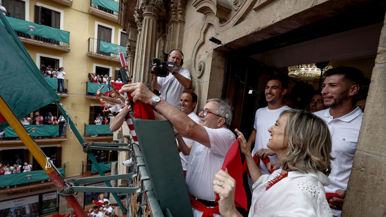 Luis Sabalza, presidente del Osasuna, lanza el chupinazo de los Sanfermines 2023