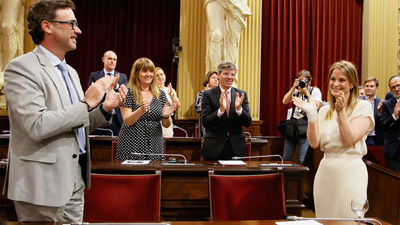 Marga Prohens, nueva presidenta balear gracias a la abstención de Vox en la segunda votación