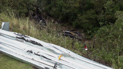 29 muertos al volcar un autobús en México