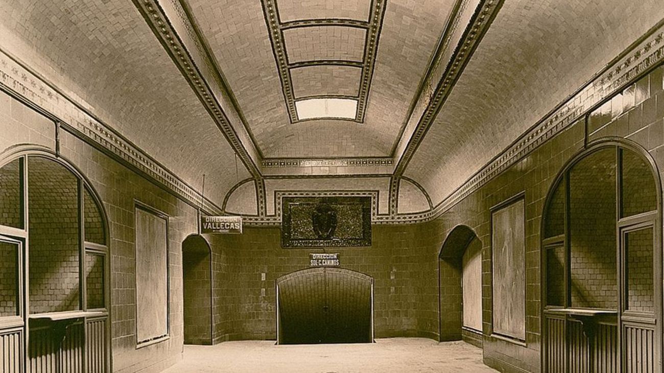 Vestíbulo de la estación de metro de Progreso, actual Tirso de Molina