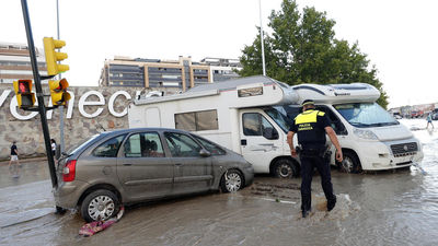 Una tormenta anega varias zonas de Zaragoza