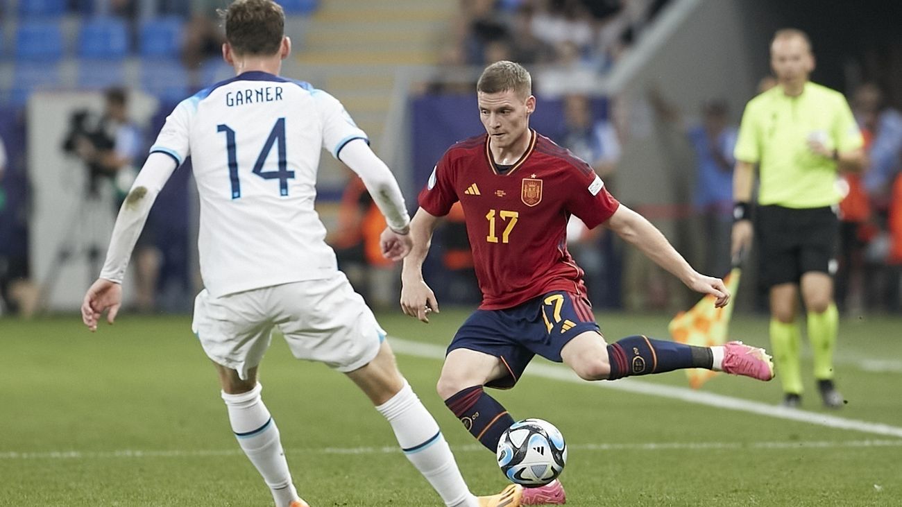 Sergio Gómez, durante un partido con la selección española sub-21.