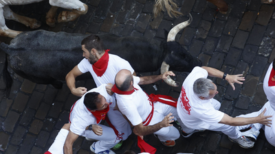 Emoción y velocidad en el segundo encierro de los Sanfermines